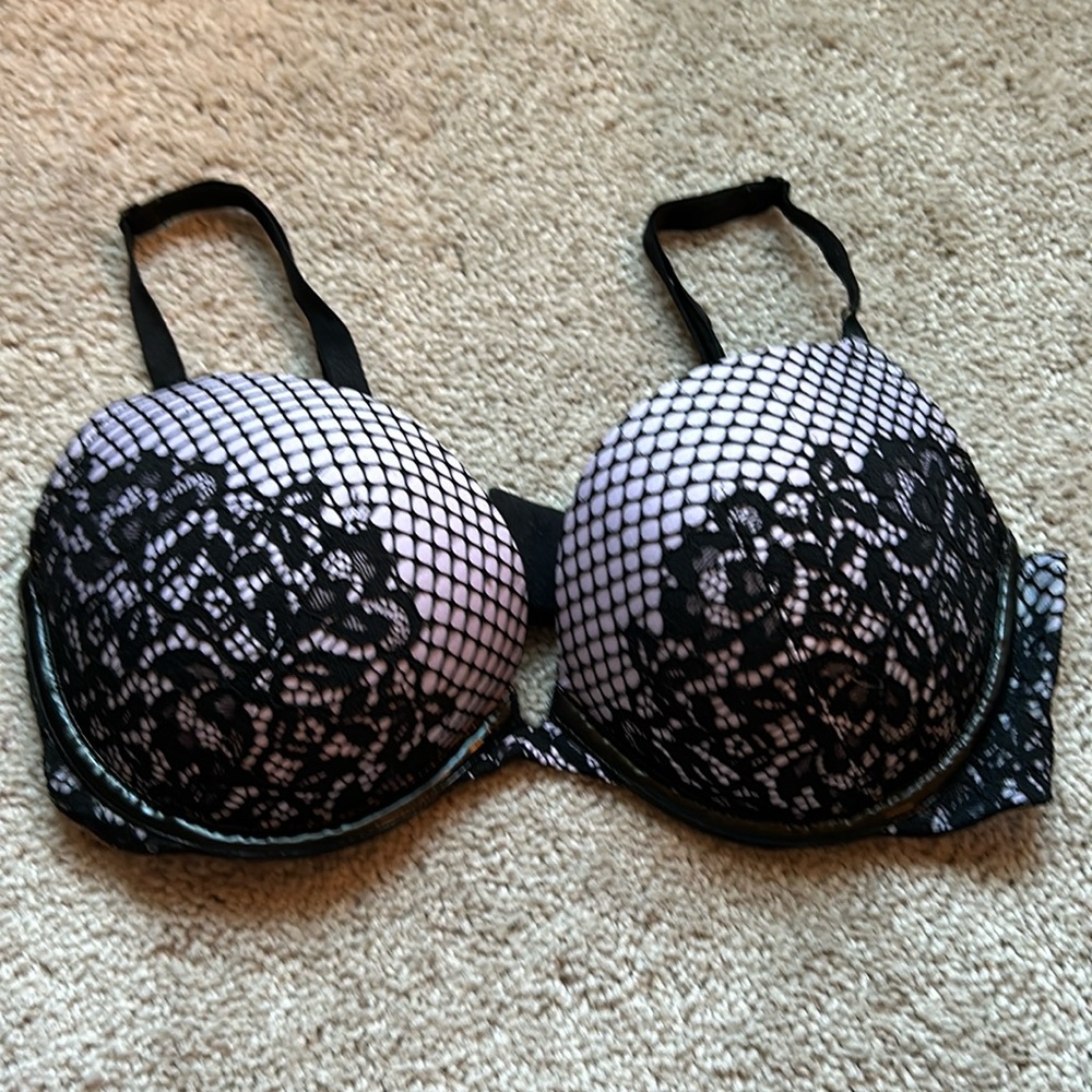 Victoria’s Secret very sexy collection push-up bra size 34D soft lilac & blk